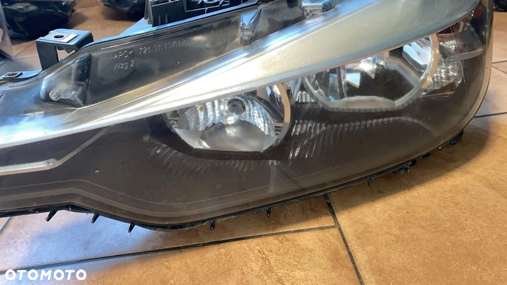 BMW F30 F31 REFLEKTOR LAMPA PRZEDNIA LEWA PRZÓD EUROPA 7259523 USZKODZONE UCHWYTY - 3