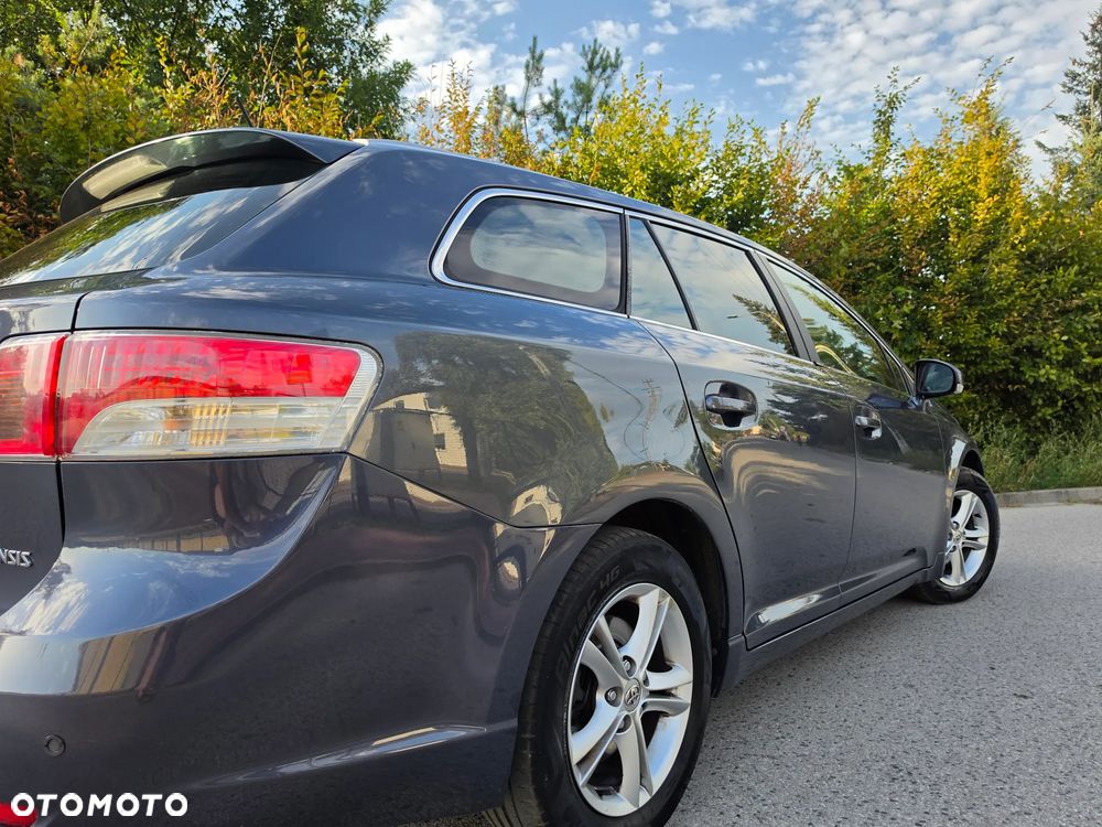 Toyota Avensis 1.8 Comfort - 10