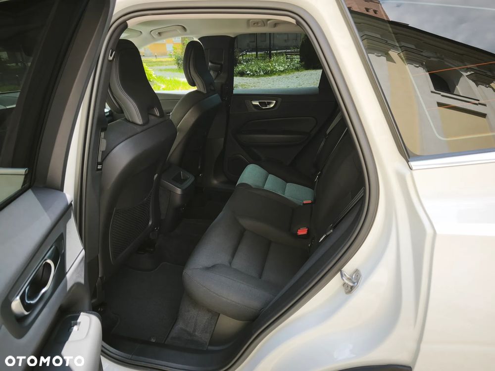 Volvo XC 60 B4 B Momentum Pro - 13