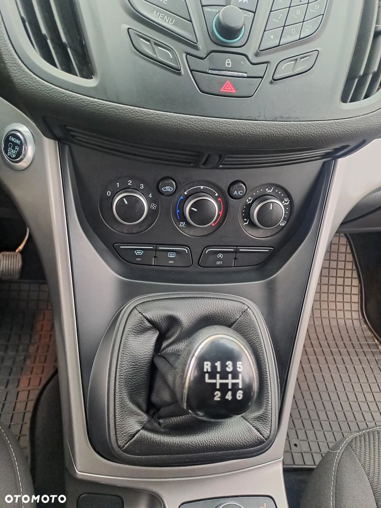 Ford Kuga 1.5 EcoBoost 2x4 Individual - 16