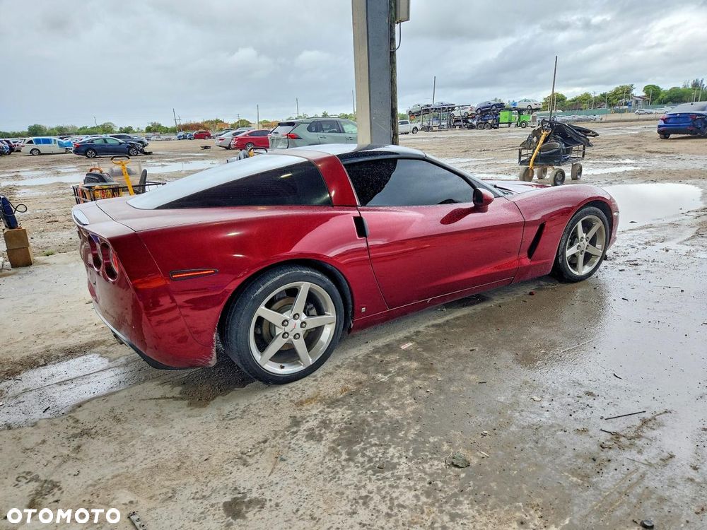 Chevrolet Corvette - 4