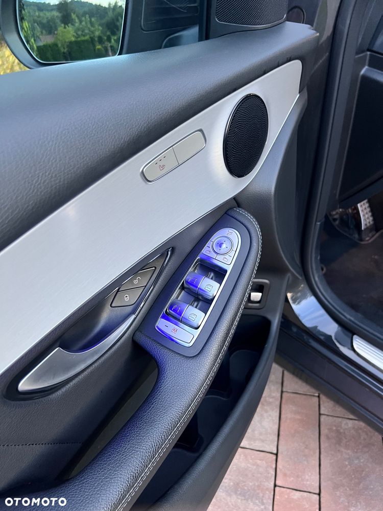 Mercedes-Benz GLC - 12