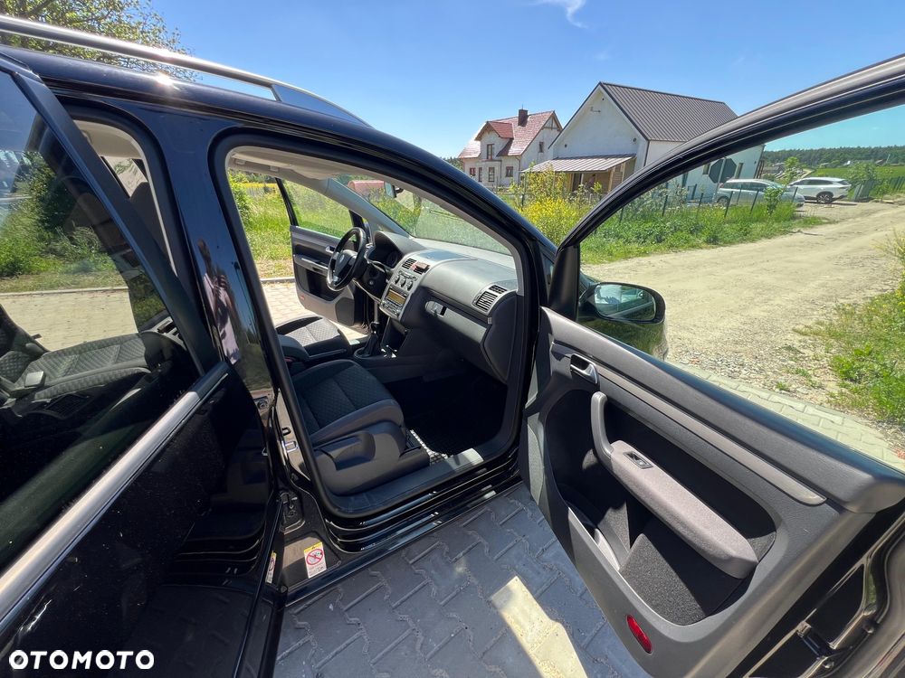 Volkswagen Touran - 19