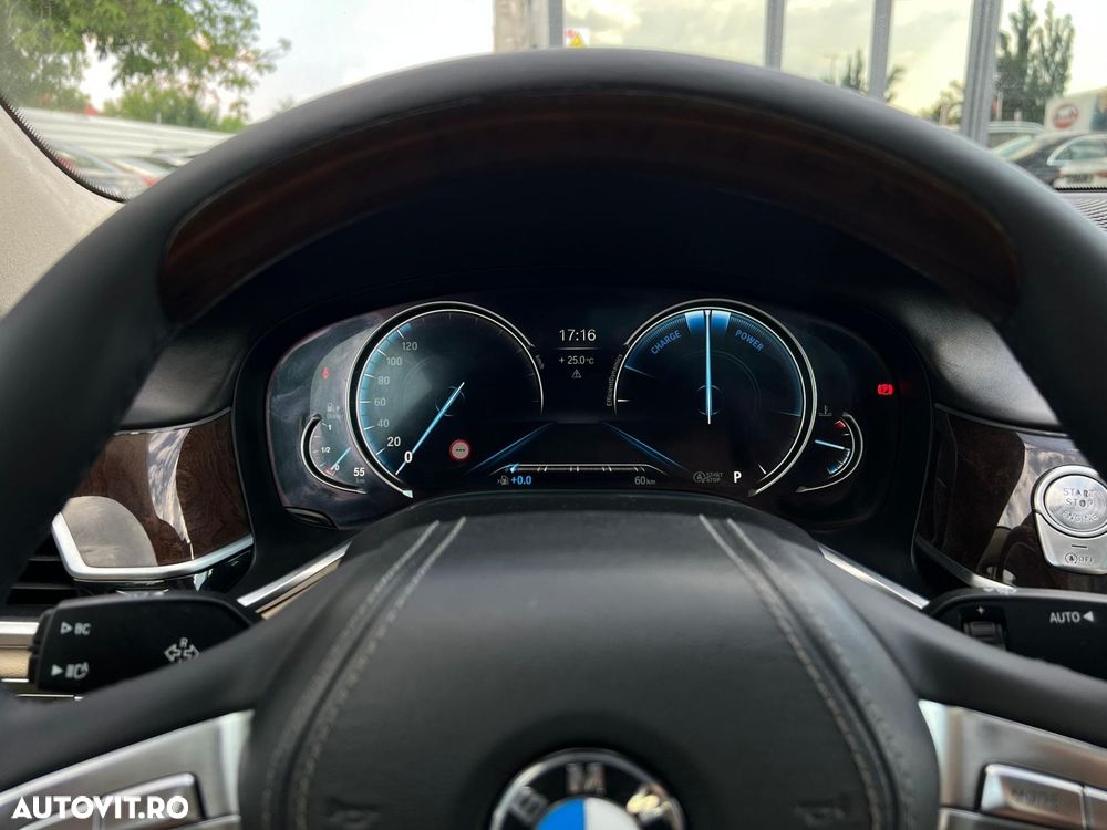 BMW Seria 7 730d xDrive - 32