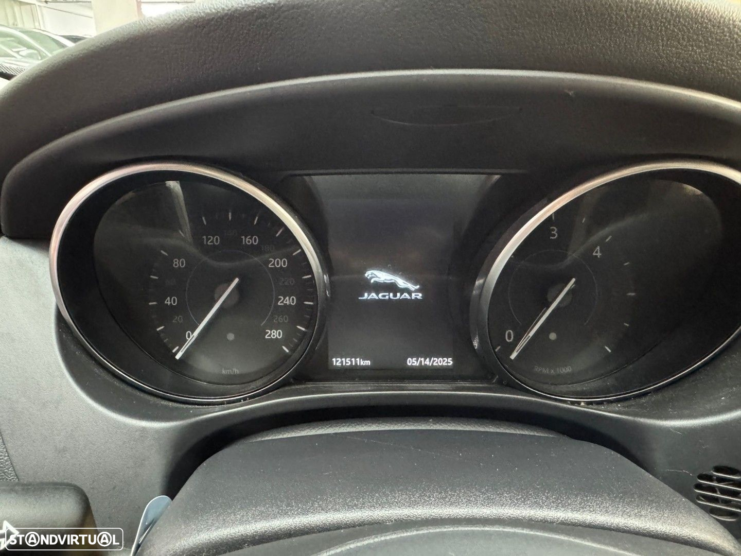 Jaguar XE 2.0 D Prestige - 13