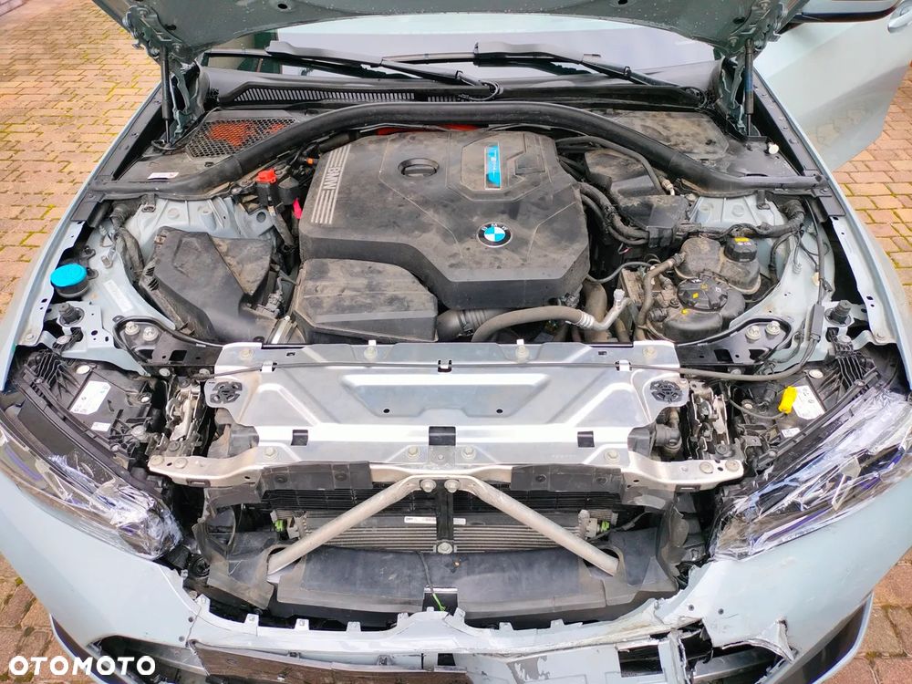 BMW Seria 3 330e M Sport - 32