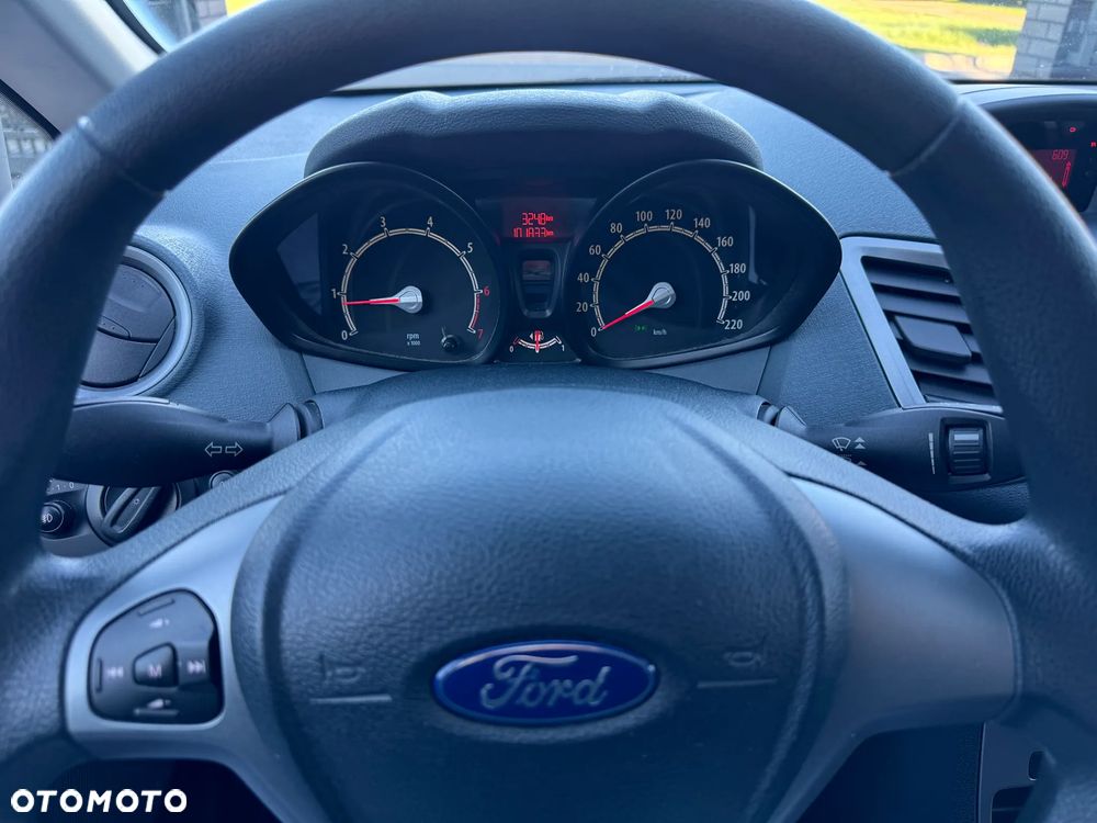 Ford Fiesta 1.25 Celebration - 19