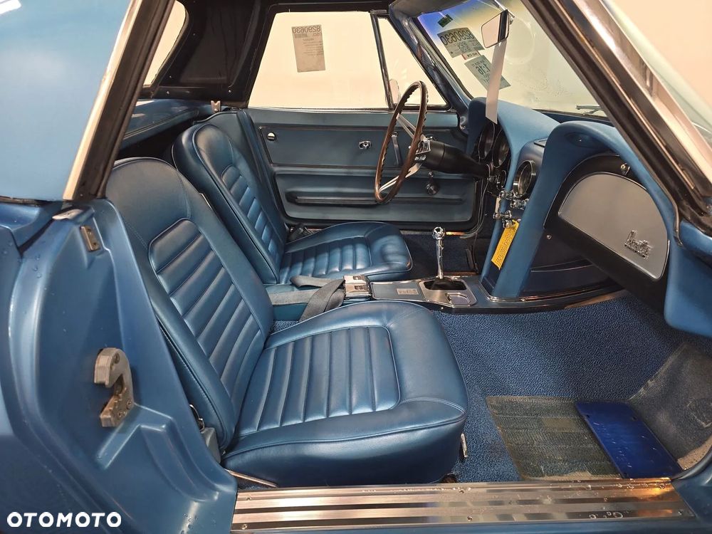 Chevrolet Corvette - 6