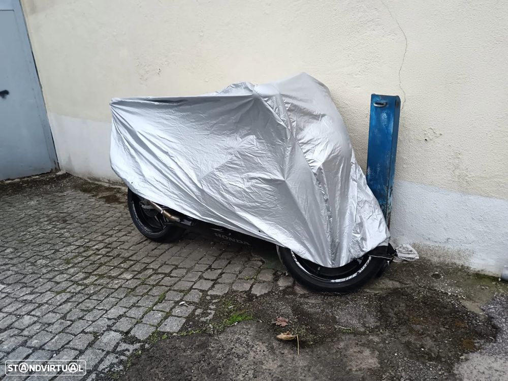 Honda CBR 600 F4 - 3