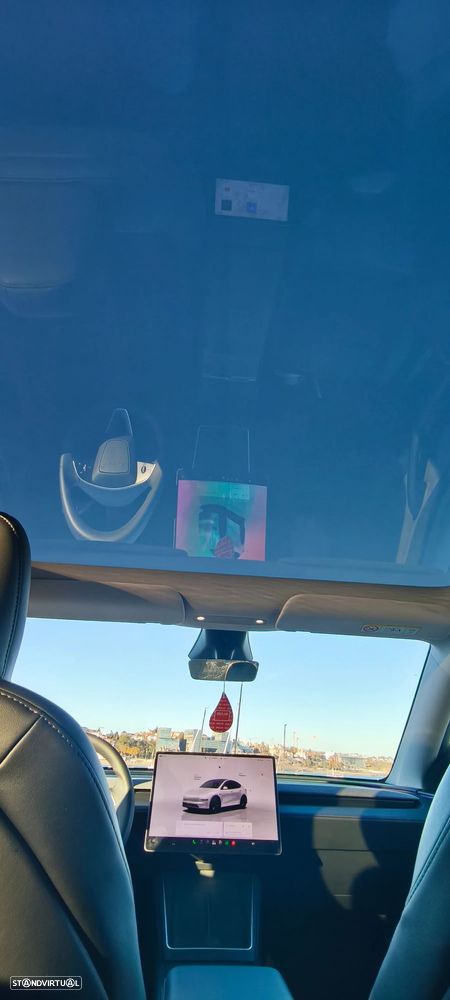 Tesla Model Y - 11
