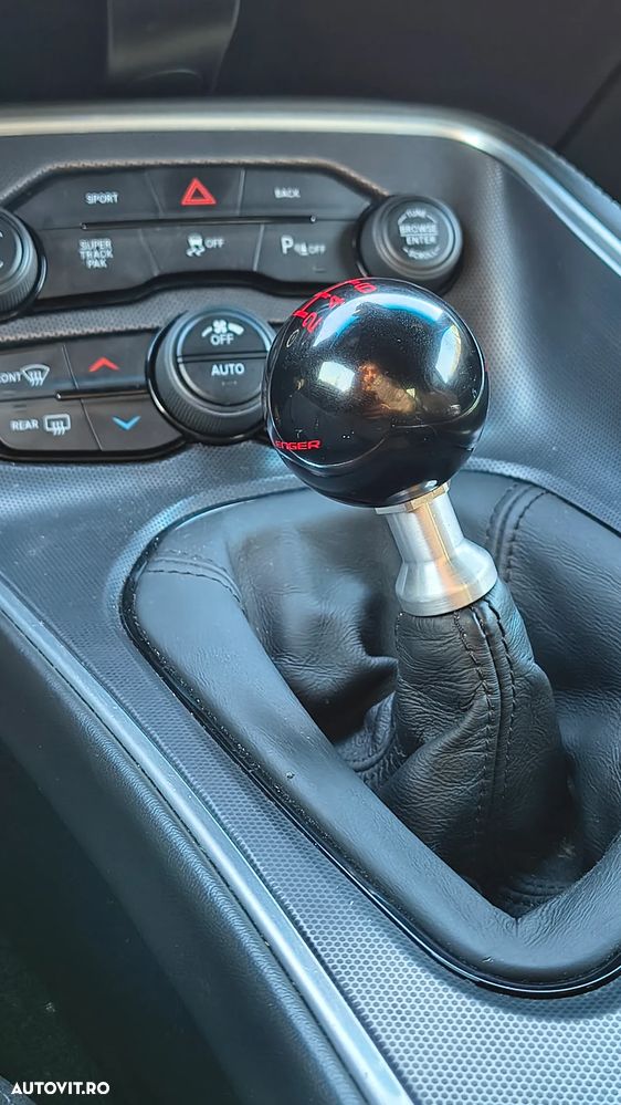 Dodge Challenger - 5