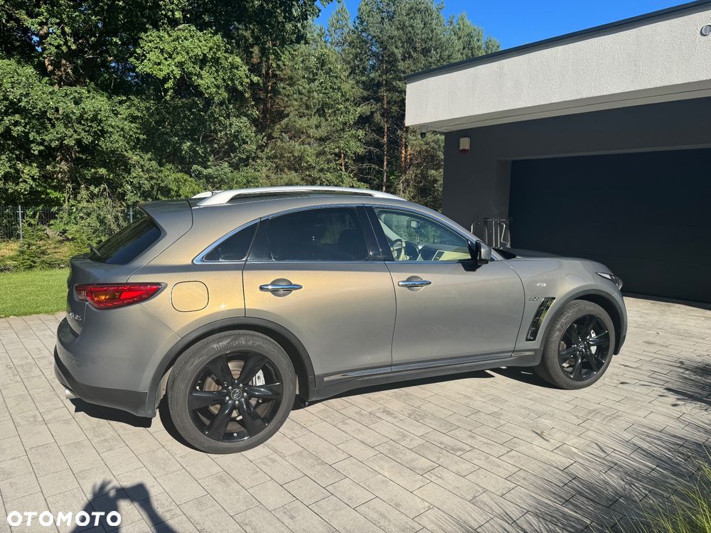 Infiniti QX70 - 18