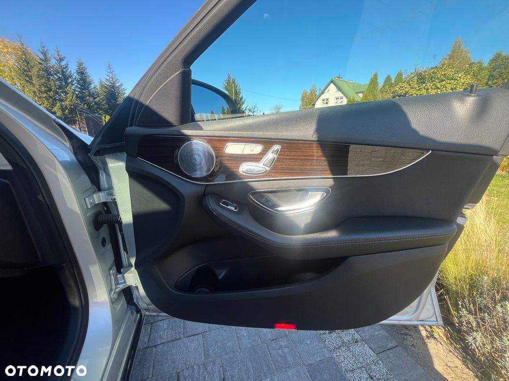 Mercedes-Benz Klasa C 300 7G-TRONIC - 31