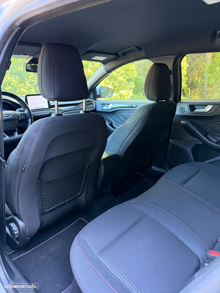 Ford Focus SW 1.0 EcoBoost Hybrid ST-LINE X — fotografia 24
