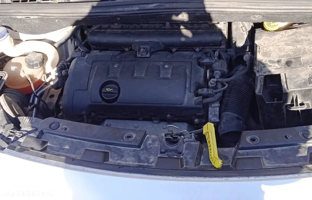 Na części Citroen C3 Picasso 1.4 VTI 2011 Benzyna lak. EWPB silnik 8FP skrzynia biegów zderzak przód tył maska błotnik lewy prawy klapa bagażnika lampa fotele alufelgi szyba - 6