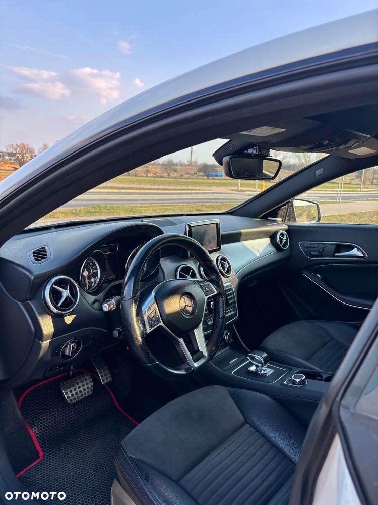 Mercedes-Benz CLA 45 AMG 4Matic 7G-DCT - 11