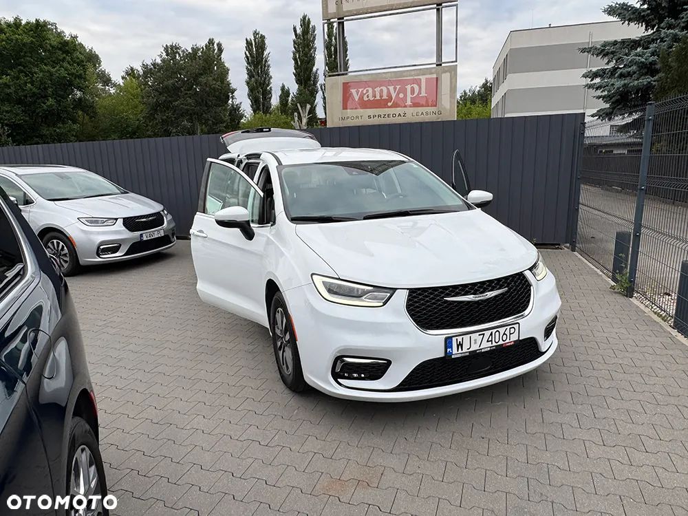 Chrysler Pacifica - 21
