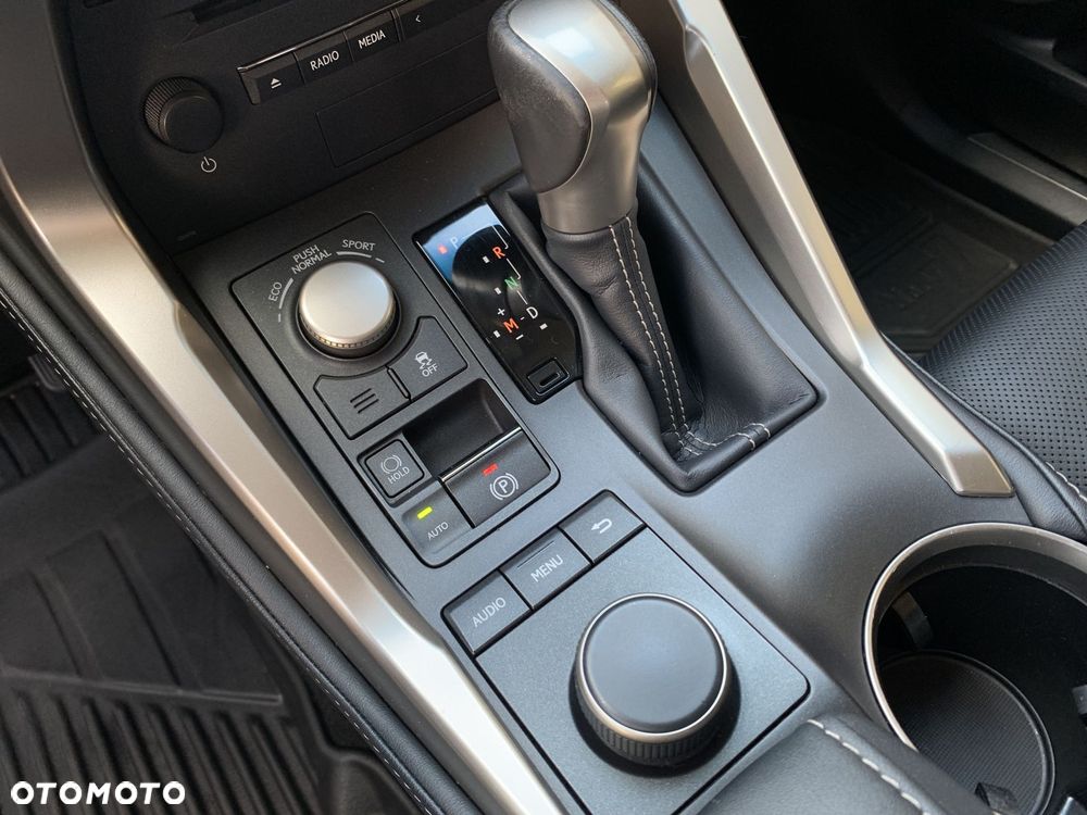 Lexus NX 200t Comfort AWD - 19