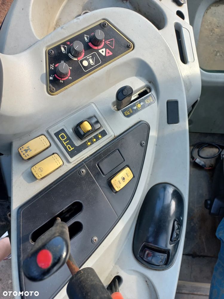 Massey 5455,5460,5465,5470, kabina,licznik,wiązka elektryczna,5445.5435,5425,sterownik,komputer,dyna 4,most,skrzynia,manetka biegów,podłokietnik,rewers,kompletna instalacja elektryczna. - 5