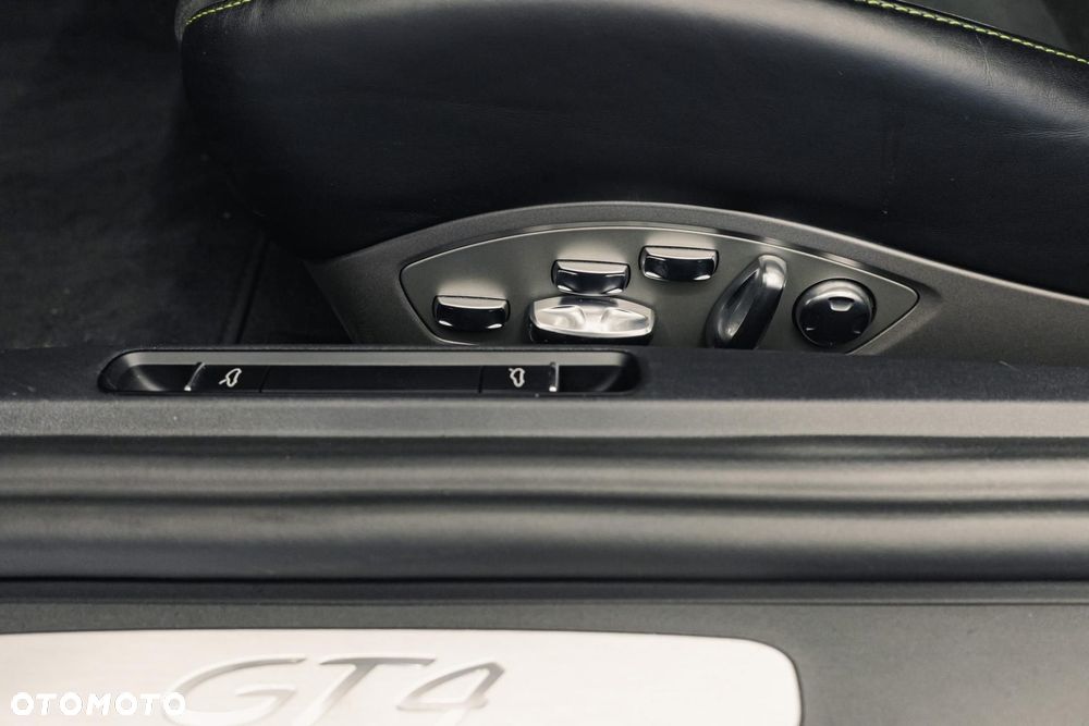 Porsche 718 Cayman GPF GT4 PDK - 27