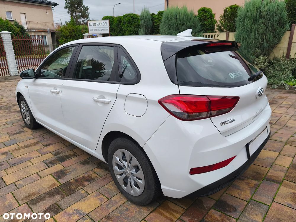 Hyundai i30 1.5 DPI Classic + - 7