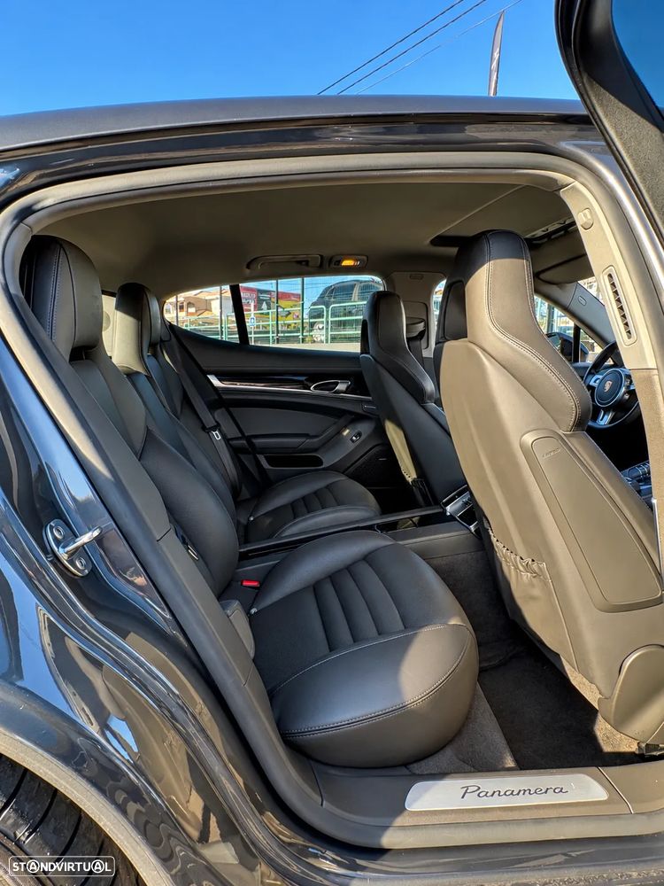 Porsche Panamera 3.0 V6 - 12
