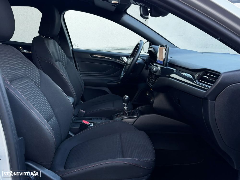 Ford Focus 1.0 EcoBoost S&S ST-LINE - 11