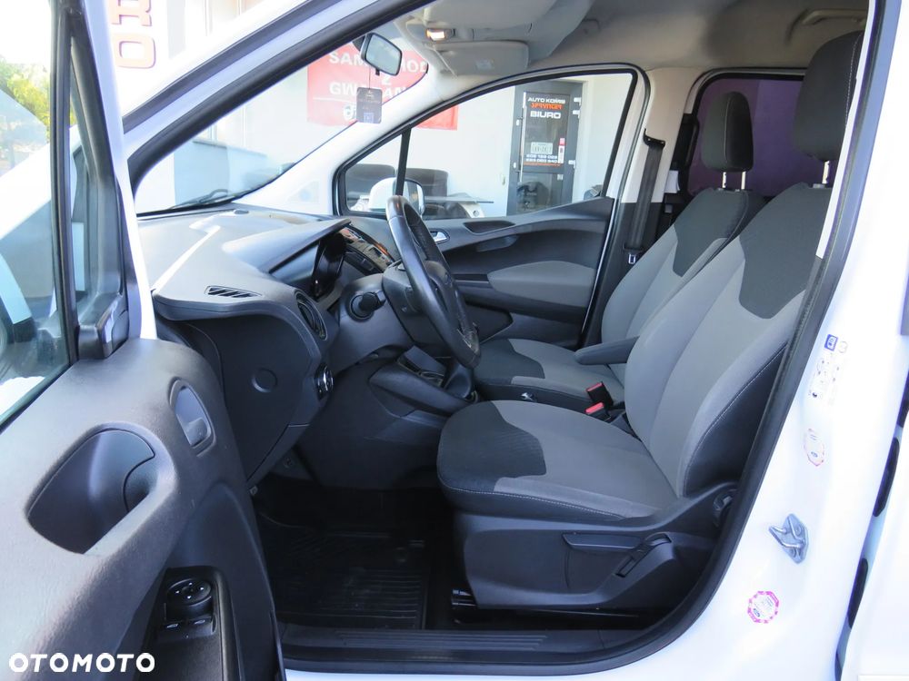 Ford Tourneo Courier - 27