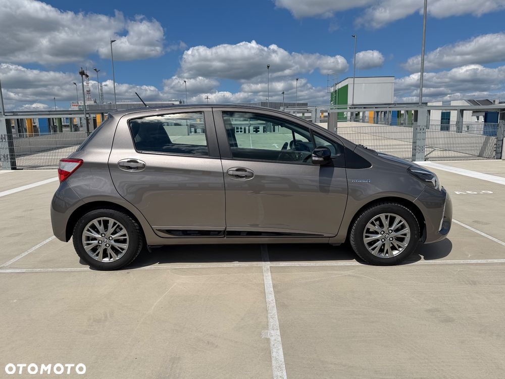 Toyota Yaris Hybrid 100 Premium - 6