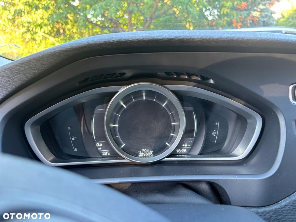 Volvo V40 D4 Momentum - 11