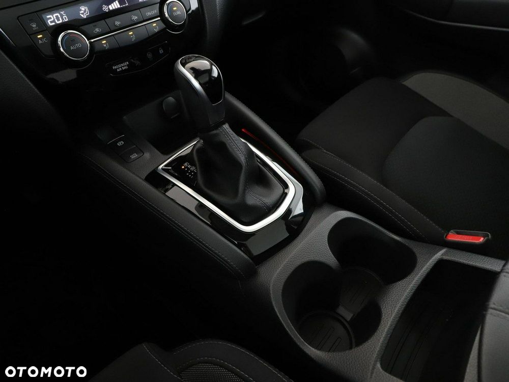 Nissan Qashqai 1.3 DIG-T DCT N-CONNECTA - 27
