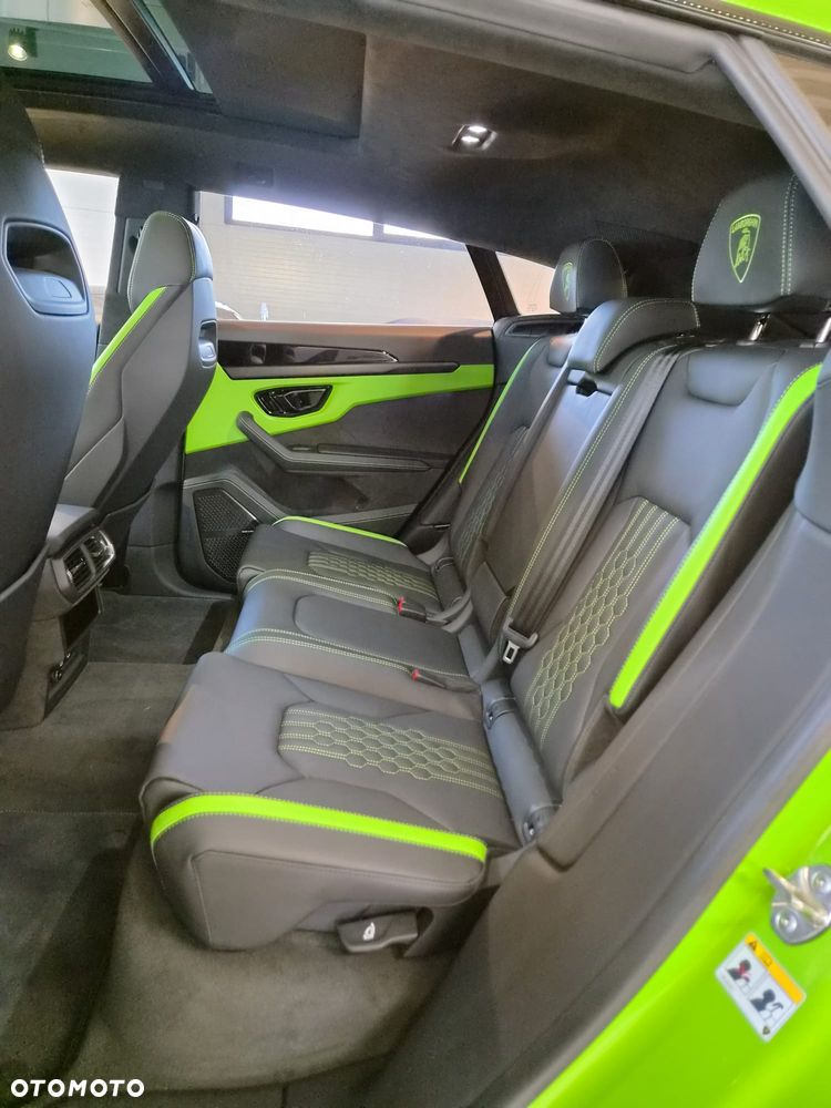 Lamborghini Urus - 12