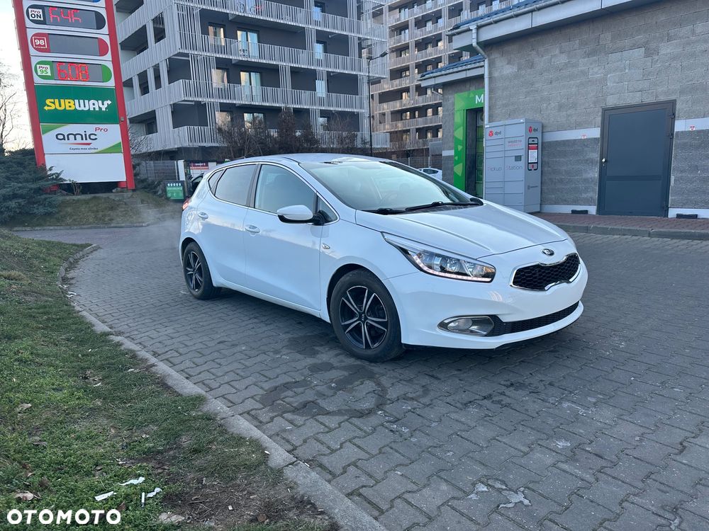 Kia Ceed 1.6 CRDi 128 97g Edition 7 - 4