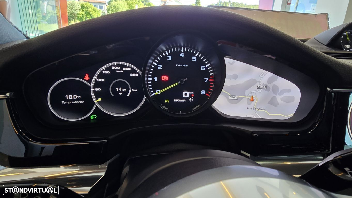 Porsche Panamera 4 E-Hybrid - 36