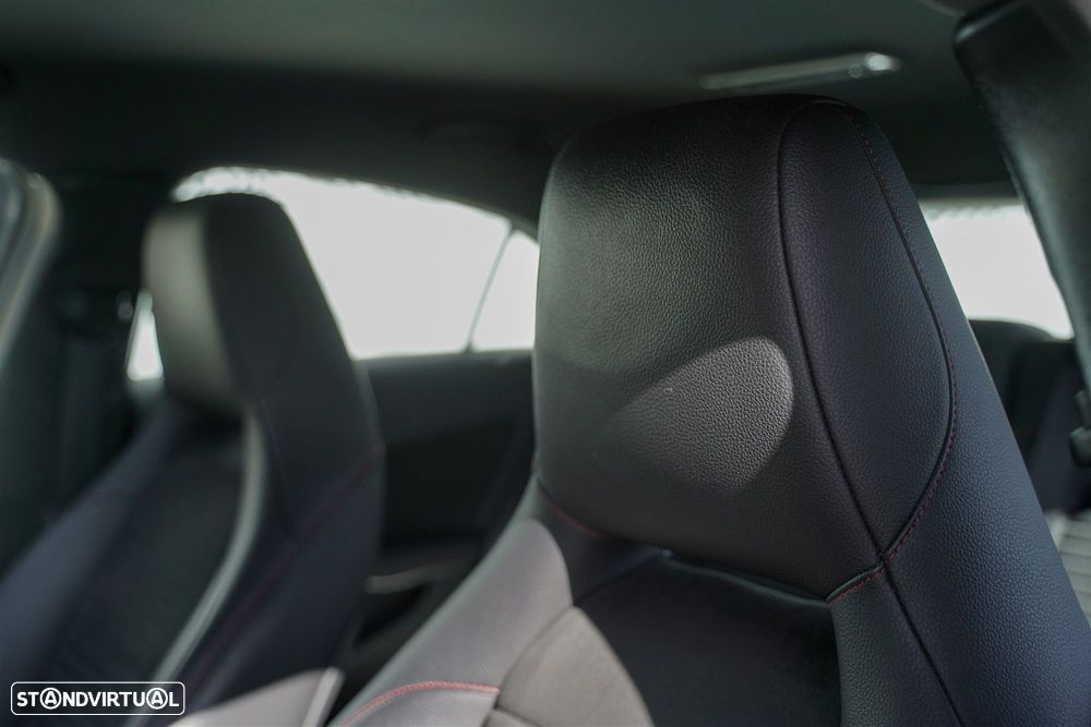 Mercedes-Benz A 180 d AMG Line - 28