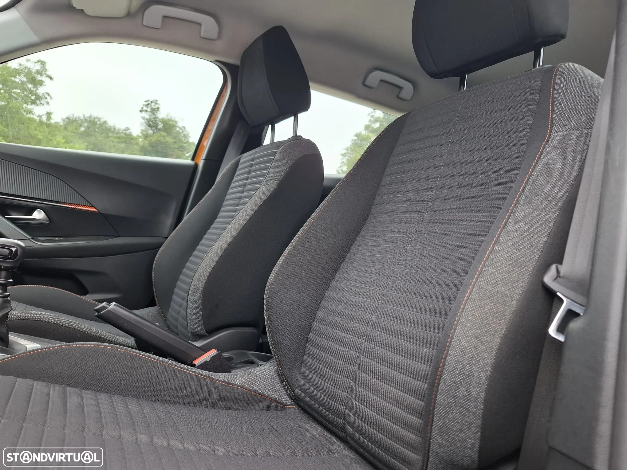 Peugeot 2008 1.2 PureTech Allure Pack - 24