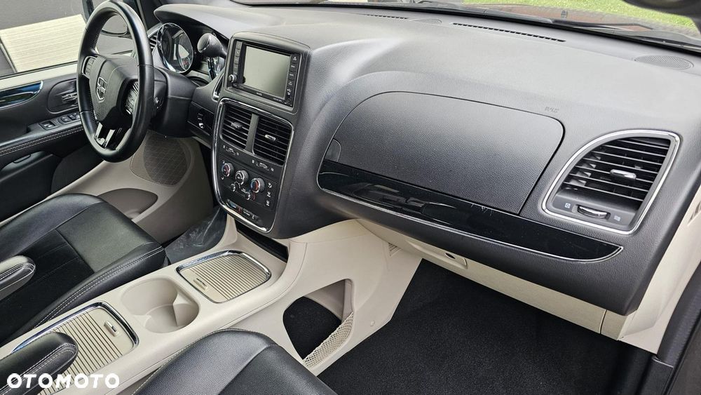 Dodge Grand Caravan 3.6 R/T - 13