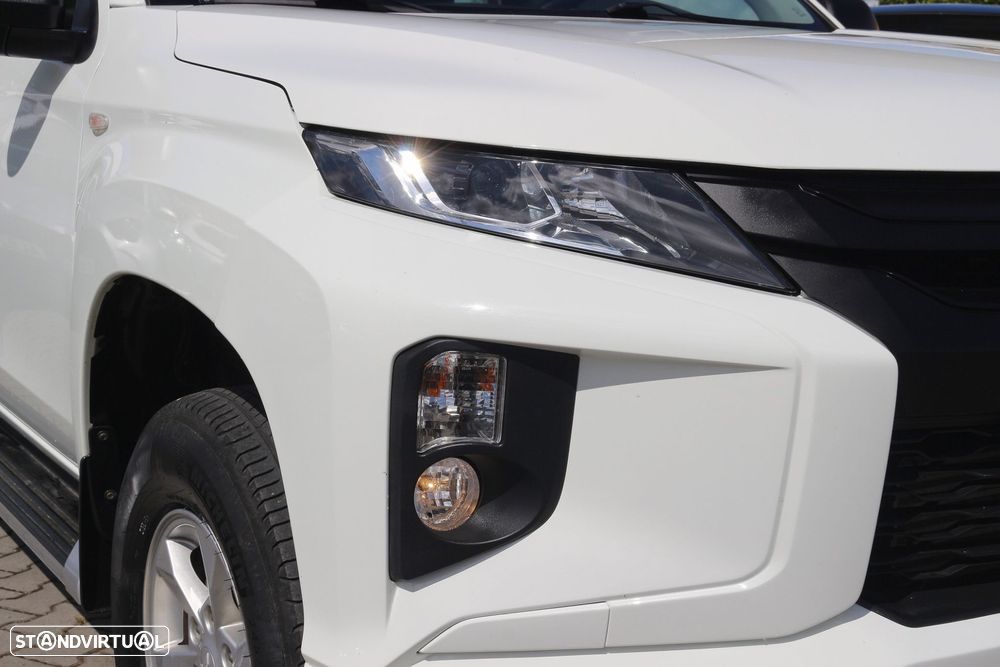 Mitsubishi L200 2.3 DI-D Space Cab Invite Strakar Look 4WD - 7