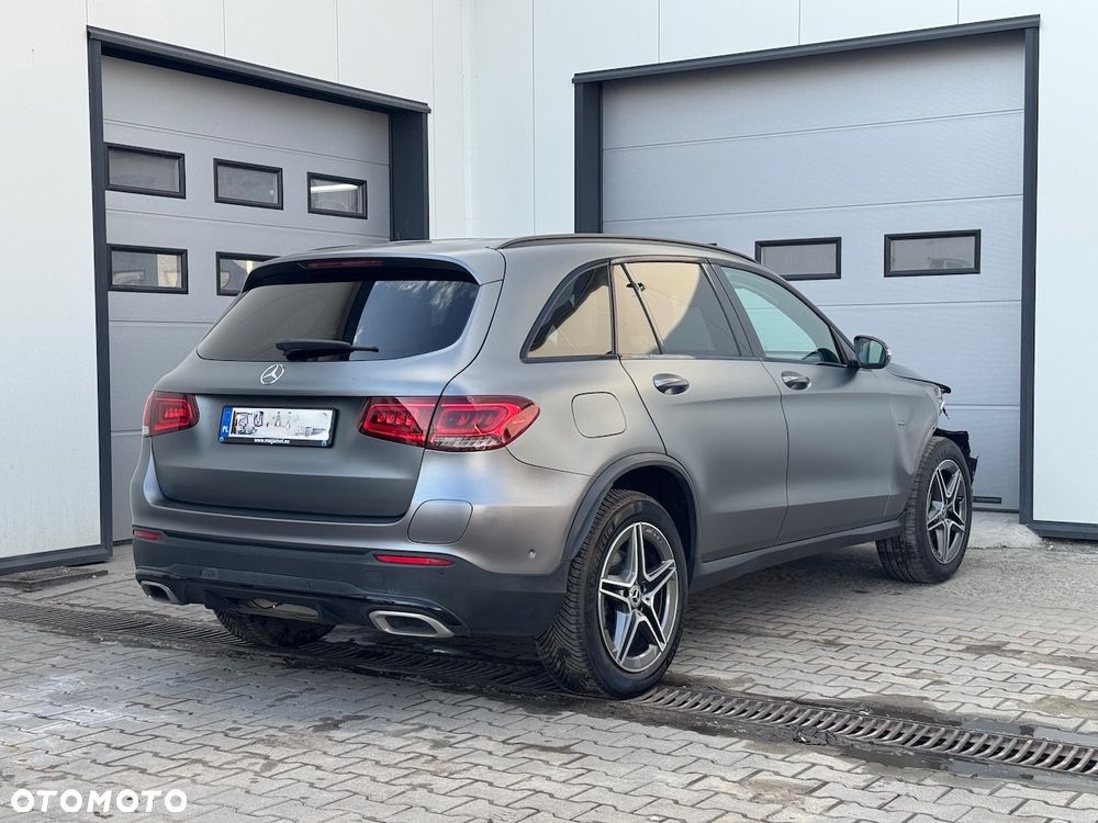 Mercedes-Benz GLC 300 e 4-Matic - 3