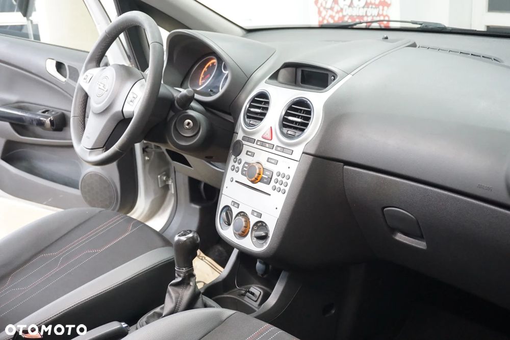 Opel Corsa 1.2 16V Cosmo - 20