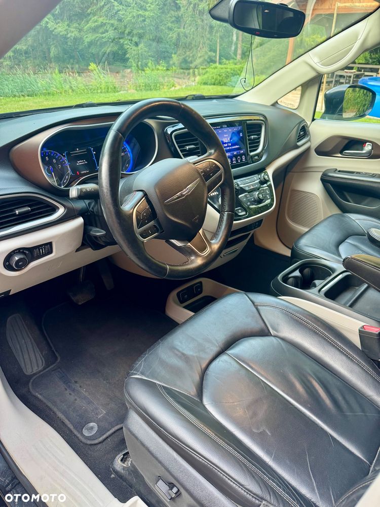 Chrysler Pacifica - 10