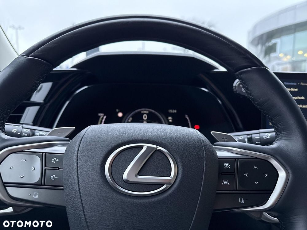 Lexus RX 450h+ Omotenashi - 16