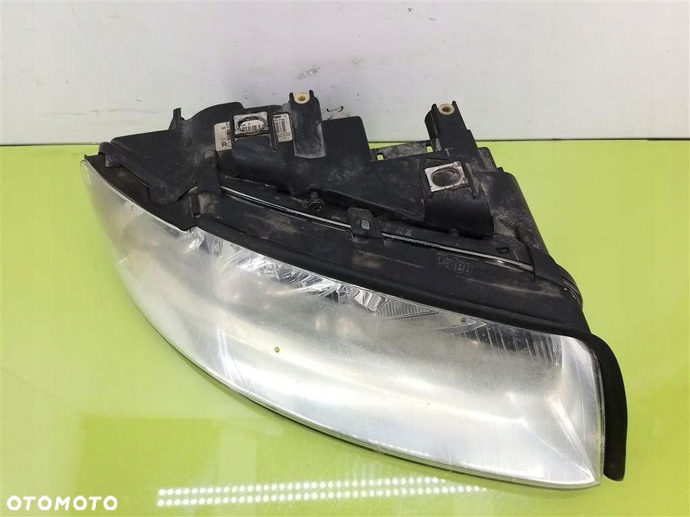 Reflektor lampa przód prawa Audi A4 B6 8E 2000-2004 8E0941004F 89305700 - 8