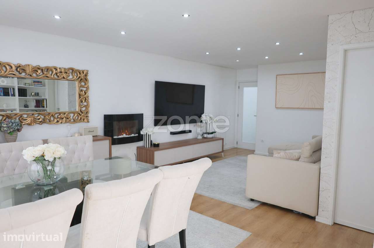 Apartamento T2 renovado localizado no centro da Póvoa de Varzim - Grande imagem: 2/24