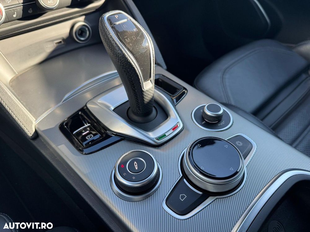 Alfa Romeo Stelvio - 13