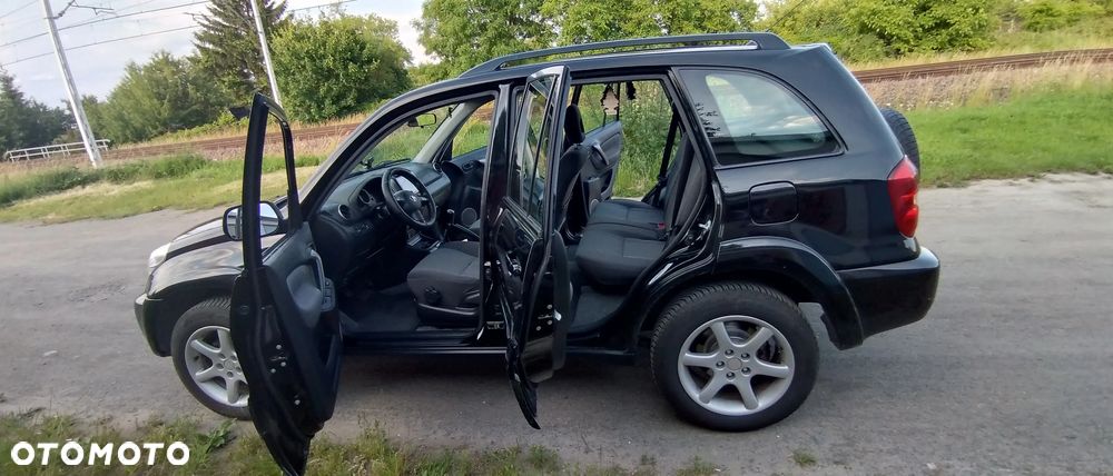 Toyota RAV4 2.0 VVT-i 4x4 - 11