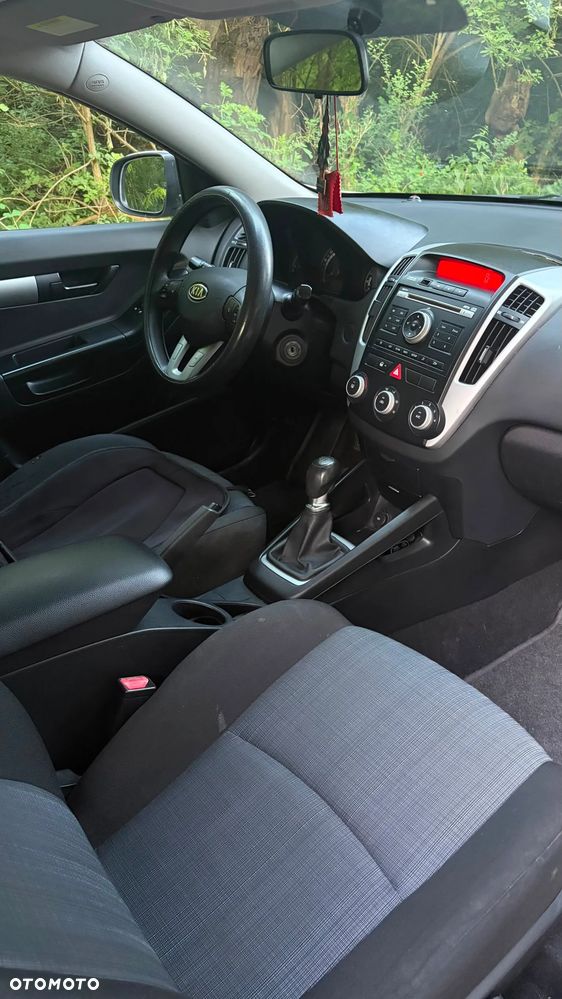 Kia Ceed 1.6 L - 5