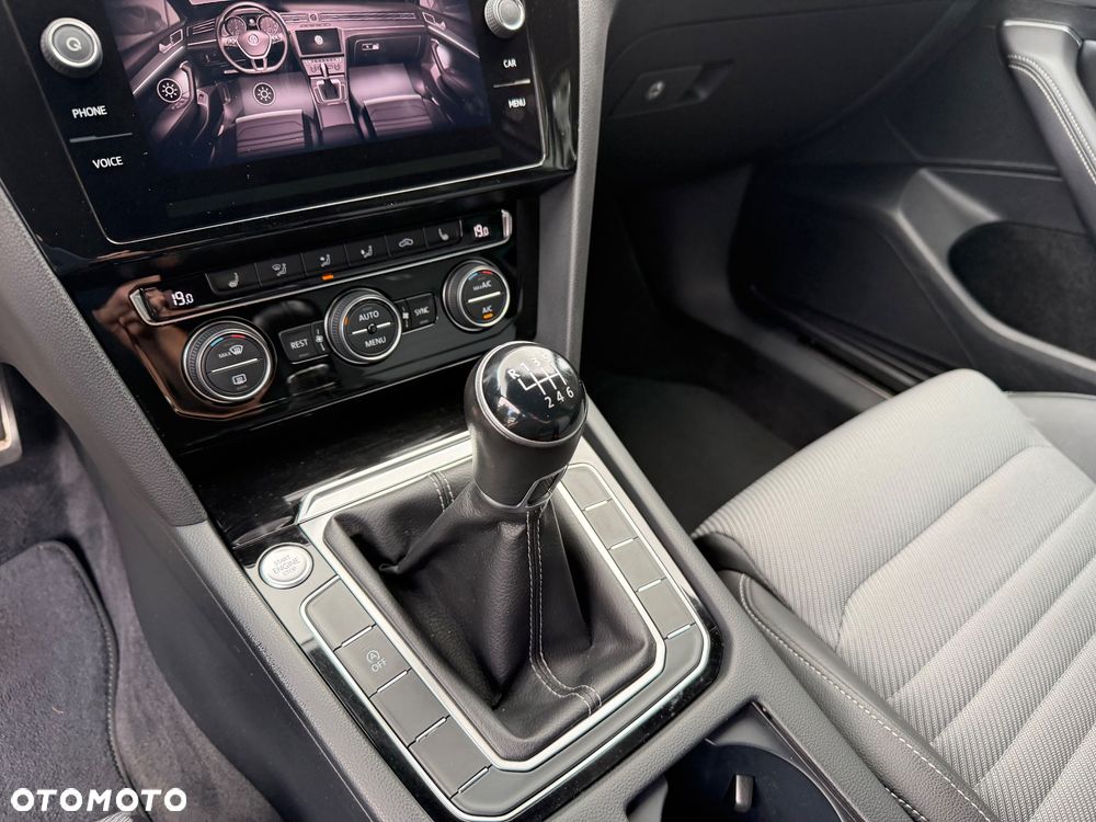 Volkswagen Passat - 30