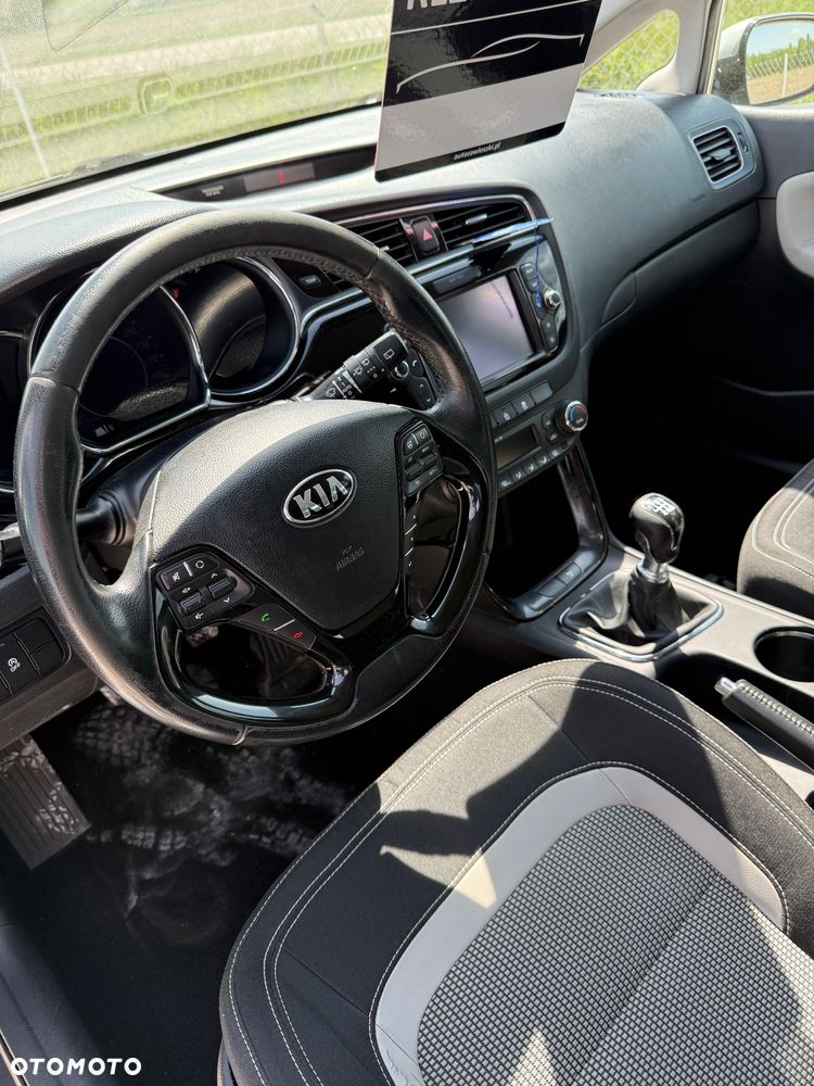 Kia Ceed 1.6 CRDi 136 ISG Vision - 18