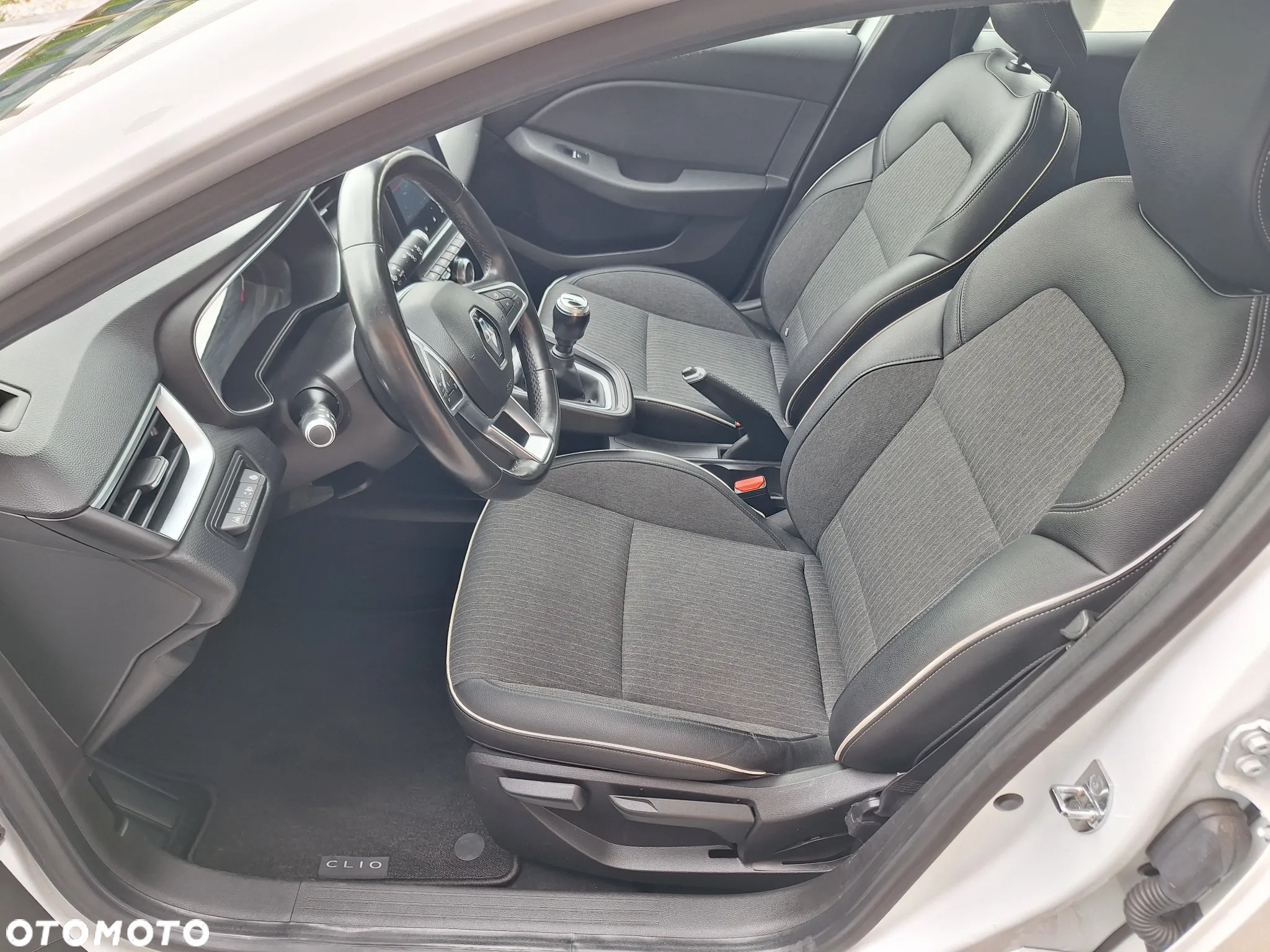 Renault Clio - 10